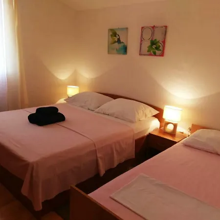 Aria Apartment Vir