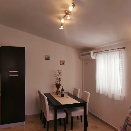 Aria Apartment Vir