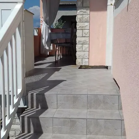 Aria Apartman Vir